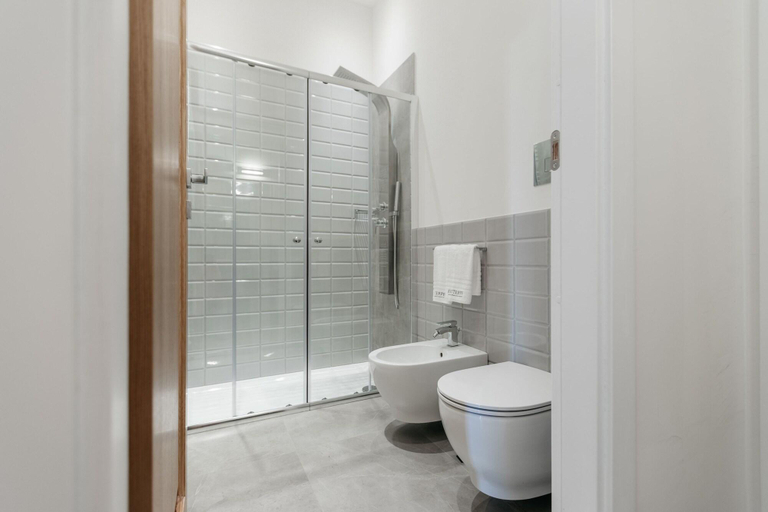 Bathroom 5, Euterpe L.H.T., Agrigento