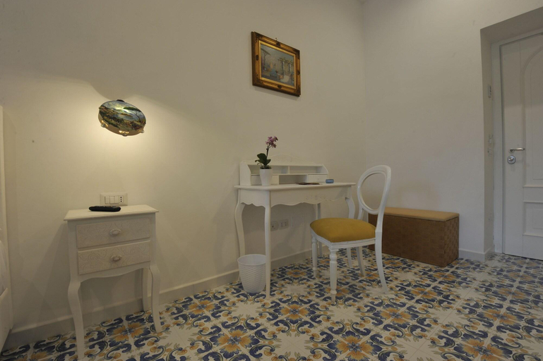 Bedroom 4, Surriento Suites, Napoli