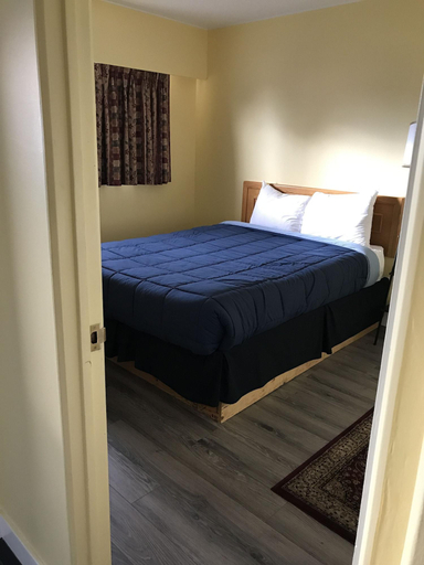 Bedroom 3, The Port-O-Call Inn & Suites, Nanaimo