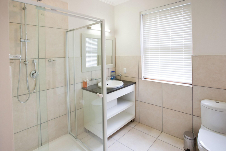 Bathroom 4, The Queen Of Calitzdorp, Eden