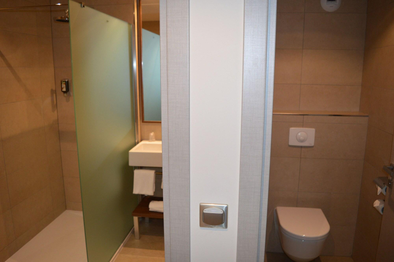 Bathroom 5, Hôtel Port Toga, Haute-Corse