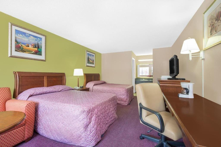 Bedroom 3, Super 8 Anniston, Calhoun