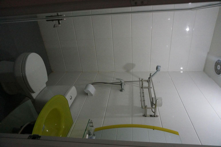 Bathroom 4, Maxi Inn, Bintulu