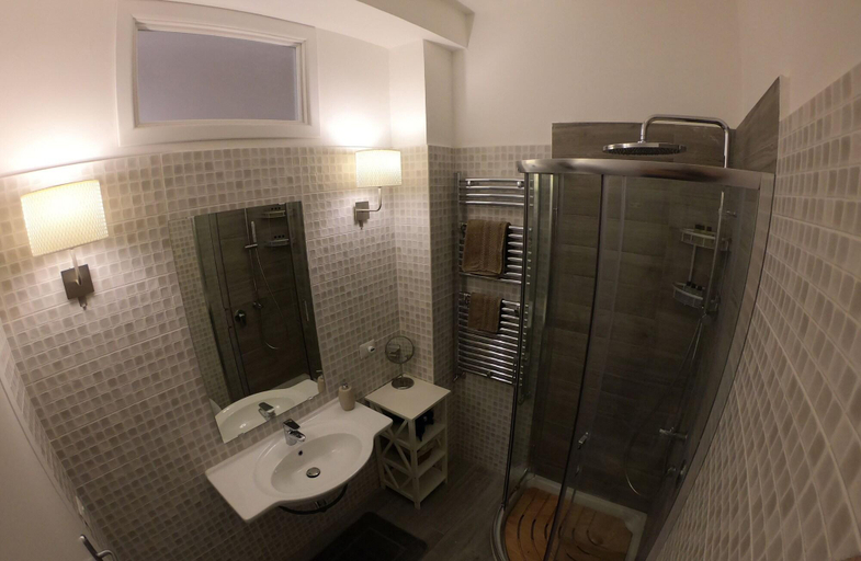 Bathroom 4, PINOTTO BNB, Napoli