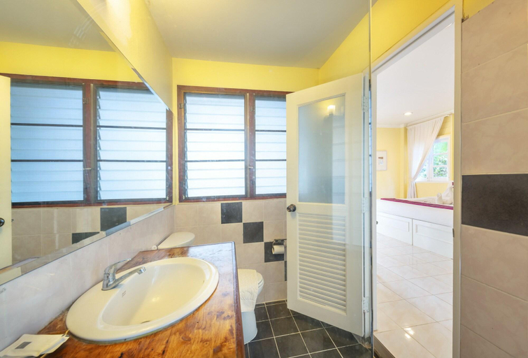 Bathroom 5, Ratathara Resort, Muang Chon Buri