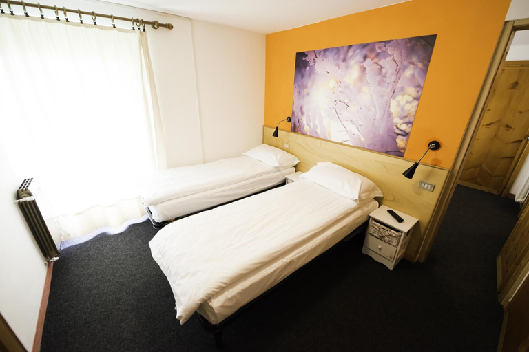 Bedroom 3, Hotel Teola, Sondrio