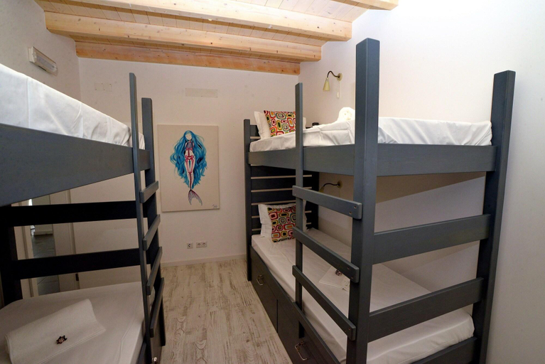 Bedroom 4, Son of a Beach Hostel, Albufeira