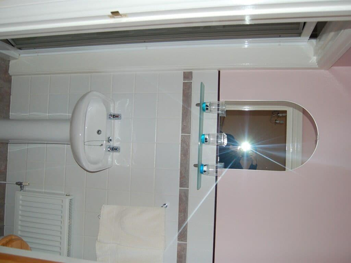 Bathroom 4, Paths End, Cornwall