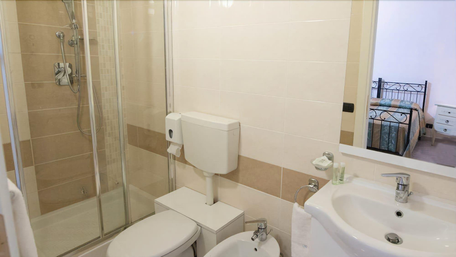 Bathroom 4, B&B Lepanto, Messina