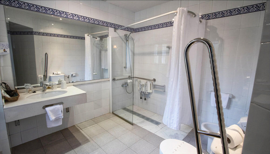 Bathroom 5, Hotel Los Caspios, Asturias