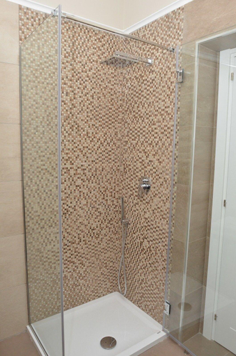 Bathroom 5, B&B La Movida, Napoli
