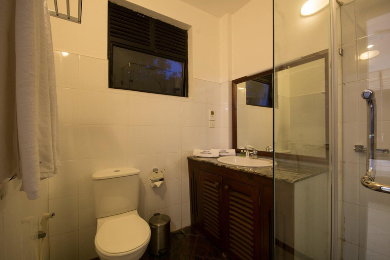 Bathroom 5, Ceyloni Panorama Resort, K.F.G. & G. Korale