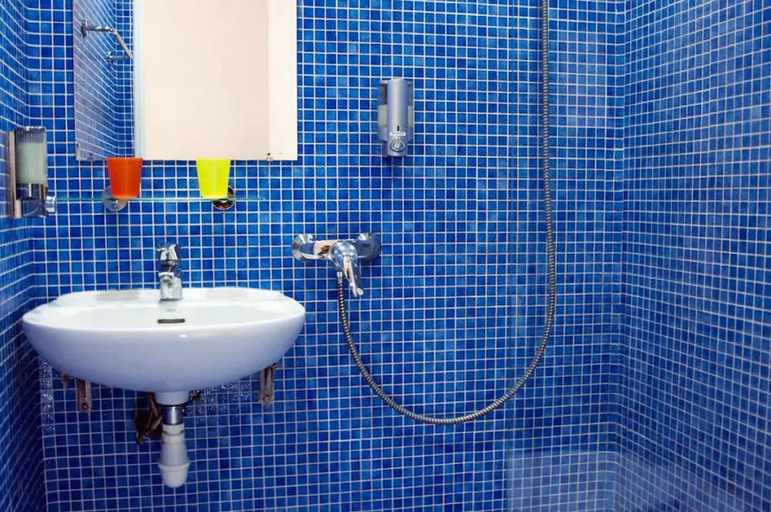 Bathroom 4, Solar Hotel, Paris