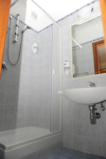 Bathroom 4, Hotel La Cometa, Cosenza