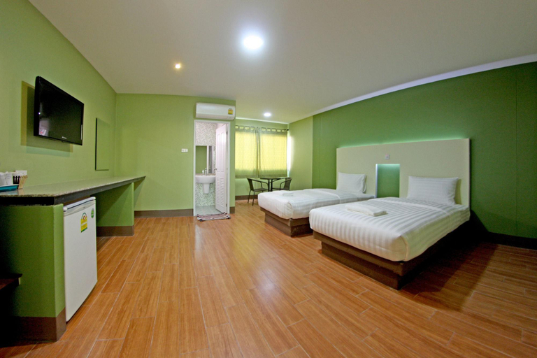 Bedroom 5, Central Park Hotel, Muang Sing Buri