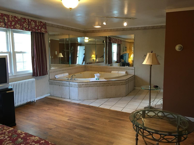 Bathroom, Golden Circle Inn, Albany