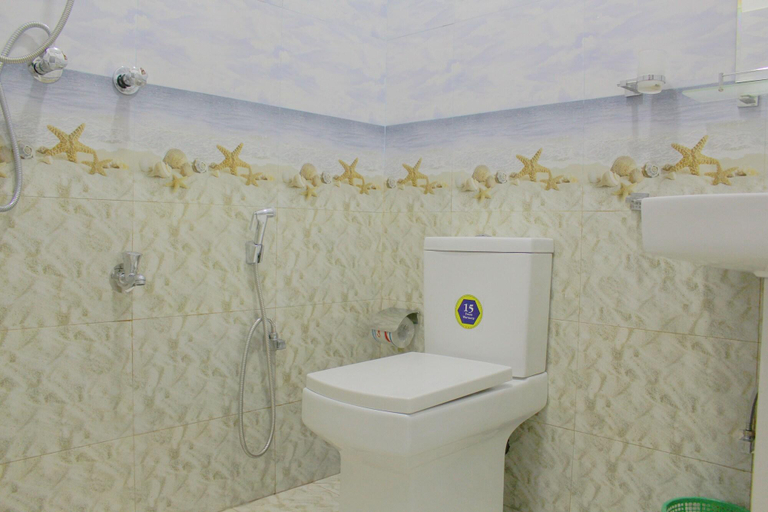 Bathroom 4, Hispaniola inn, Weligama