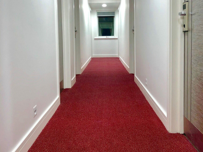 Public Area 3, Ilford Hotel Goodmayes, London