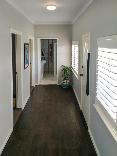 Public Area 2, Airport B&B, Belmont