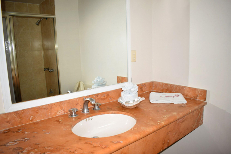 Bathroom 4, Hotel Juliet, Othón P. Blanco
