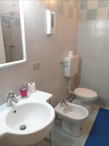Bathroom 3, Hotel Arcella, Padua