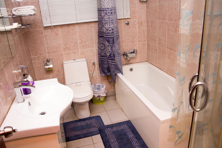 Bathroom, Jayliz Lodge, Accra