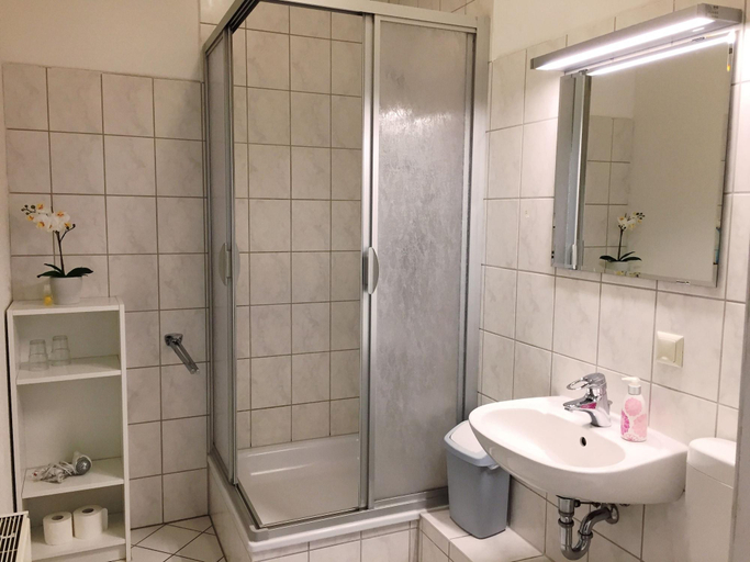 Bathroom 4, Pension Alabama, Wittenberg