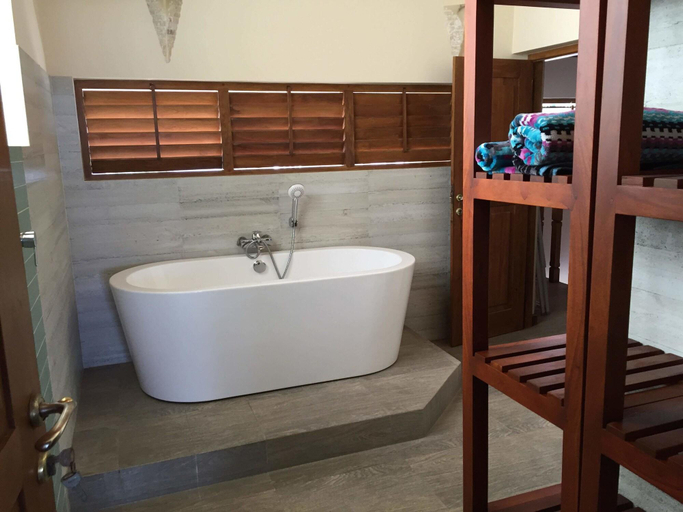 Bathroom 4, Chillax Villas, Matara Four Gravets