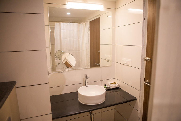 Bathroom 4, Hotel Samasth Palatial, Mysore