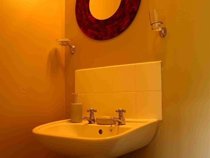 Bathroom 5, Abel's Harp, Shropshire