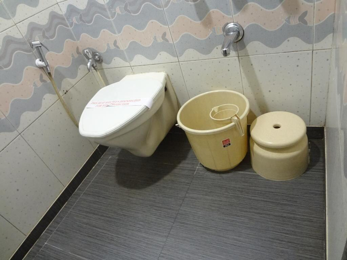 Bathroom 4, Hotel Ripon Palace, Mumbai City