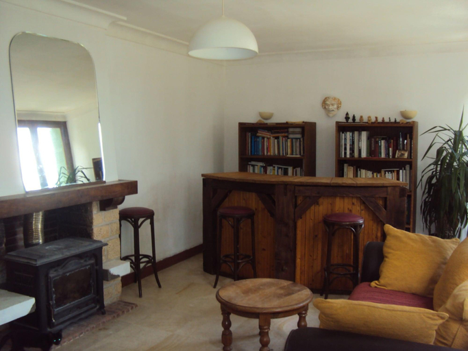 Public Area 5, El gato negro, Dordogne