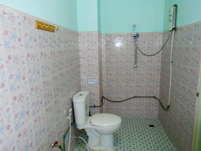 Bathroom 5, Tik's Place Guests House, Cha-Am