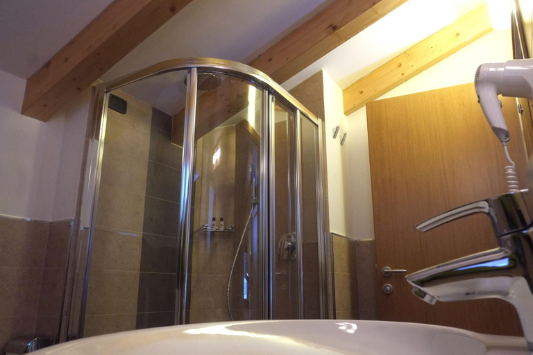 Bathroom, Hotel Nele, Trento
