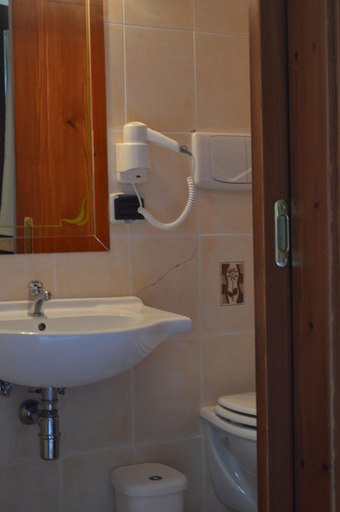 Bathroom 4, Hotel La Cometa, Cosenza