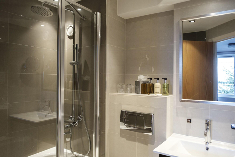 Bathroom 4, The Fox And Goose, London