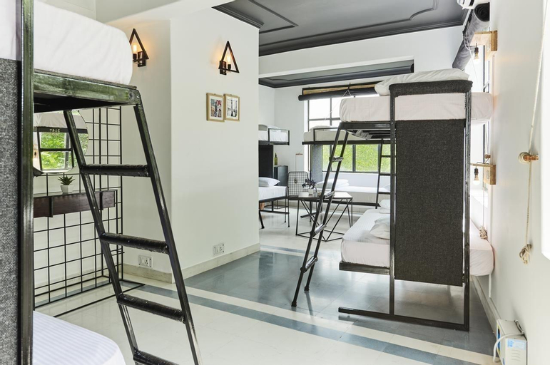 Others 4, Letsbunk Poshtel, West