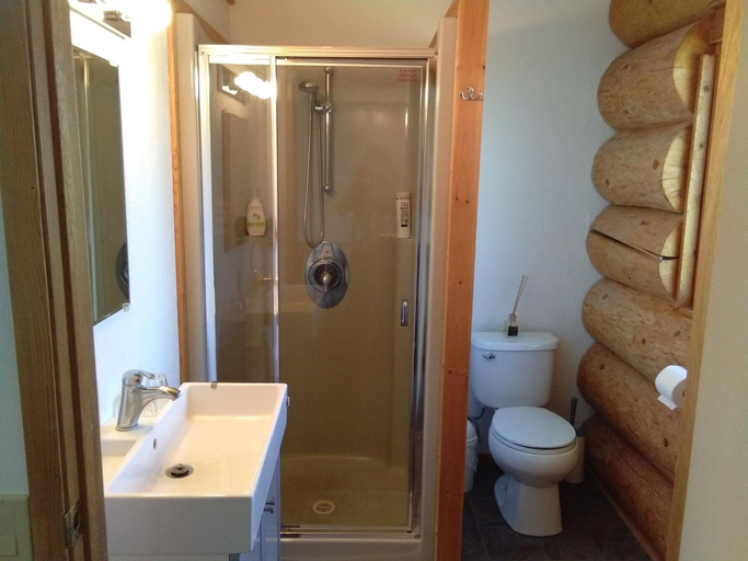 Bathroom 4, Cariboo Log Guest House, Cariboo