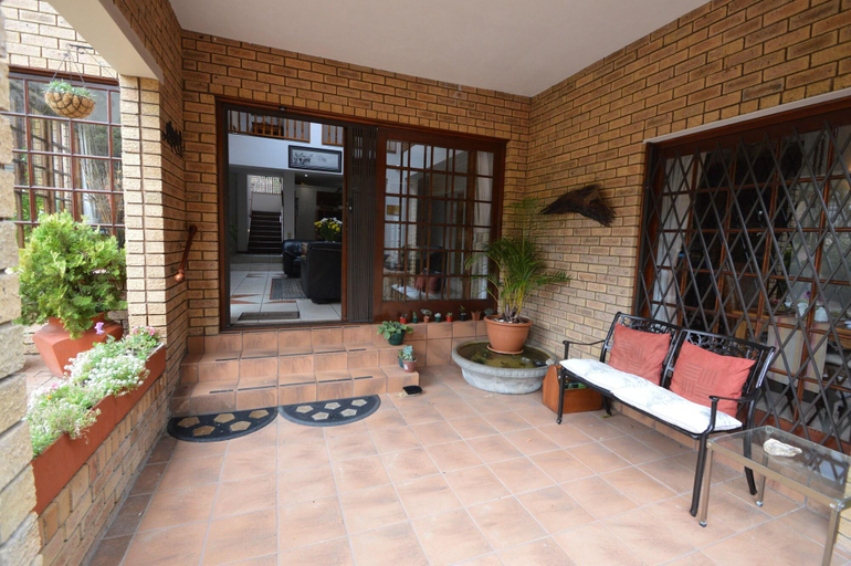 Public Area 4, Bayside Lodge, Eden
