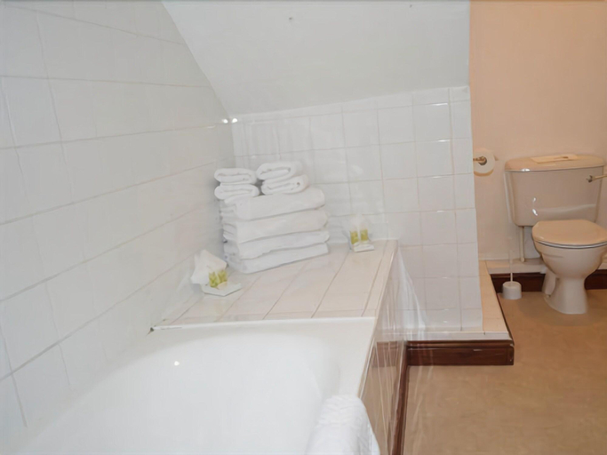 Bathroom 3, Oaks Hotel, Northumberland