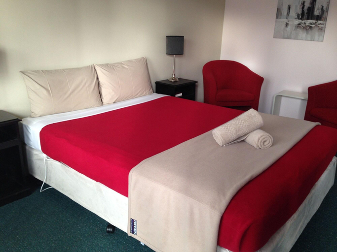 Bedroom 2, City Heart Motel, Warrnambool