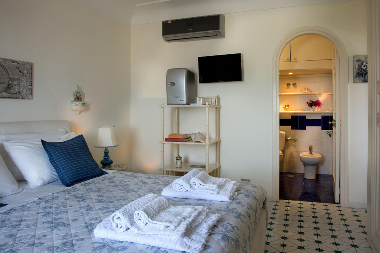 Bedroom 4, Riolinciano14 B&B, Napoli