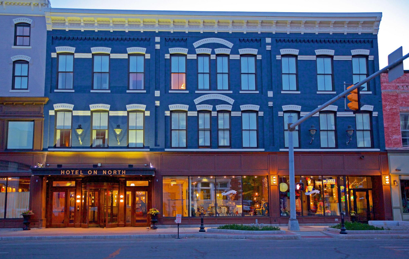 Exterior & Views