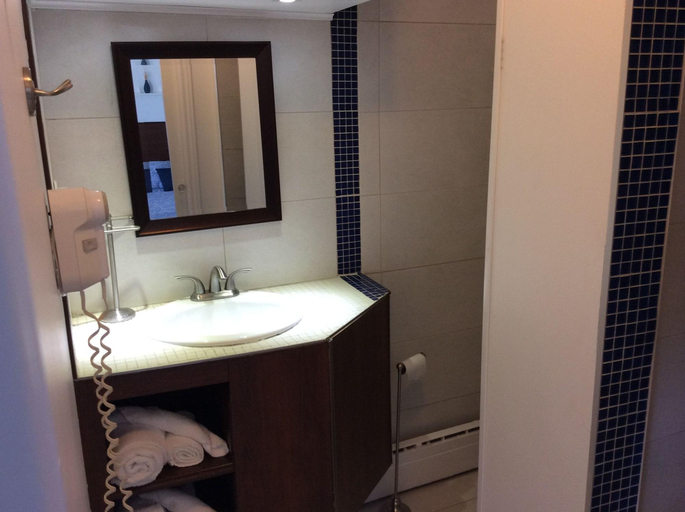 Bathroom 5, Miami Motel, Francheville