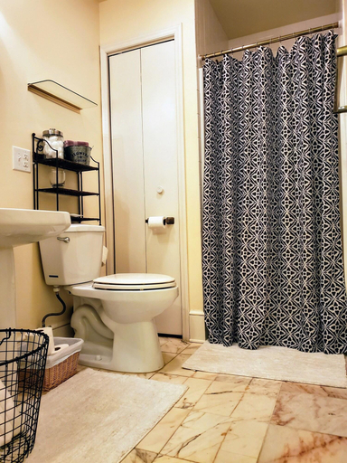 Bathroom 4, The Claiborne House, Franklin