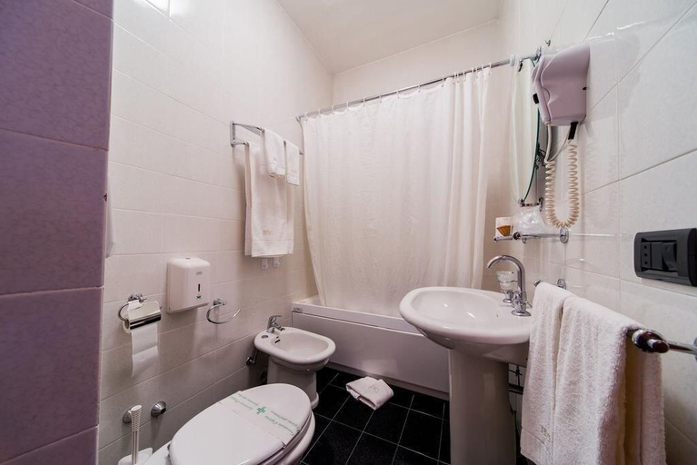Bathroom 4, Hotel del Camerlengo, Chieti