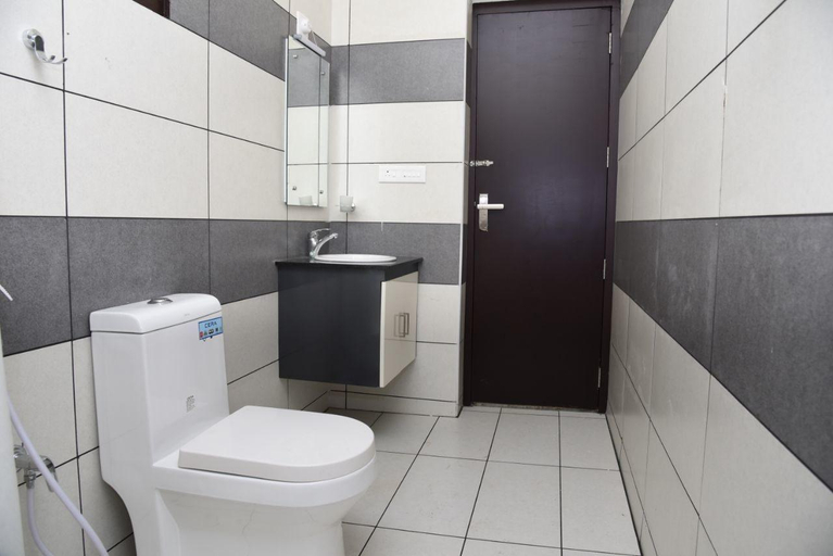 Bathroom 4, Albis Ville Hilltop Mansion, The Nilgiris