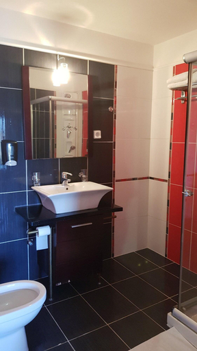 Bathroom 5, Sozos Inn Hotel, West Greece