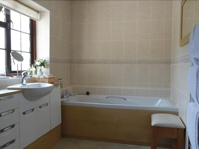 Bathroom 5, Pointers Guest House, Cambridgeshire