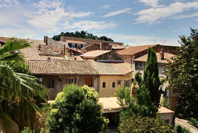 Exterior & Views 2, Effets Personnels, Vaucluse